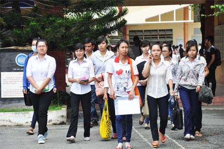 Các thí sinh trong ngày thi đầu tiên. Ảnh: Minh Châu