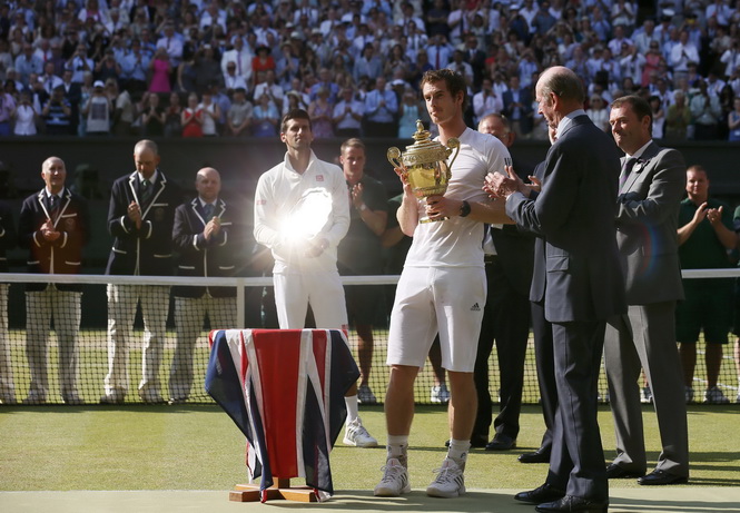  Andy Murray trở thành tay vợt Anh đầu tiên sau 77 năm vô địch Wimbledon - Ảnh: Reuters