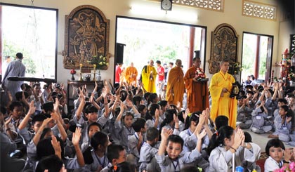 Trại sinh hào hứng tham gia các hoạt động.