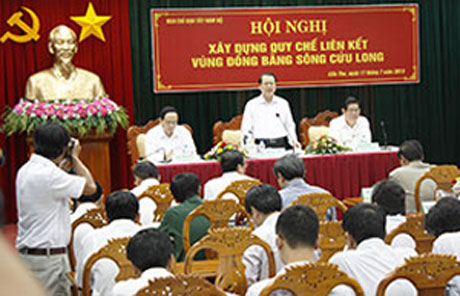 Phó Thủ tướng, Trưởng Ban Chỉ đạo Tây Nam Bộ Vũ Văn Ninh phát biểu kết luận Hội nghị xây dựng Quy chế liên kết vùng Đồng bằng sông Cửu Long. Ảnh: LÊ TIỆP