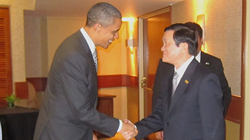 Chủ tịch nước Trương Tấn Sang gặp Tổng thống Hoa Kỳ Barack Obama nhân dịp tham dự Cuộc họp cấp cao các thành viên Hiệp định Đối tác Kinh tế xuyên Thái Bình Dương (TPP) tháng 11-2011 (Ảnh: VOV)