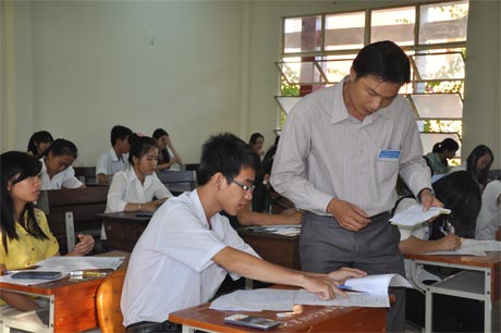 Thí sinh dự thi vào trường ĐH Tiền Giang. Ảnh: Minh Châu