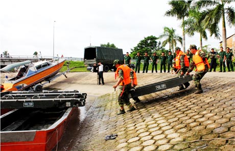 Đại đội vận tải  Bộ CHQS tỉnh  Tiền Giang luyện tập tham gia hội thi quân khu.