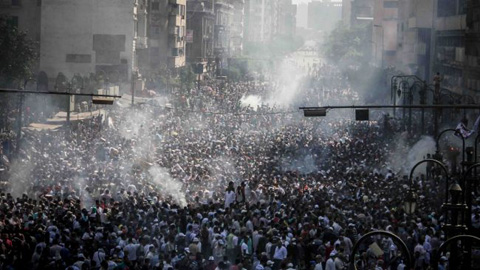 Người biểu tình tụ tập ở trung tâm thành phố Cairo, Ai Cập ngày 16-8. (Ảnh: Press TV)