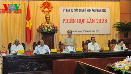  Chủ tịch Quốc hội Nguyễn Sinh Hùng phát biểu tại phiên họp.