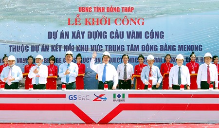 Thủ tướng phát lệnh khởi công xây dựng cầu Vàm Cống. Ảnh: Nhật Bắc