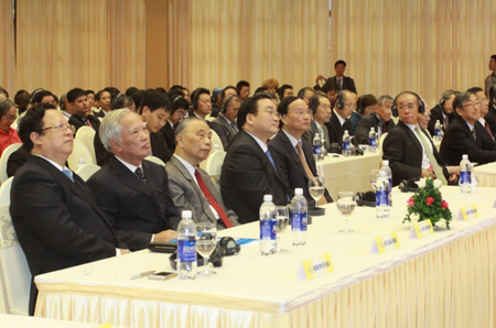 Các đồng chí lãnh đạo, nguyên lãnh đạo Đảng và Nhà nước tham dự buổi lễ. 