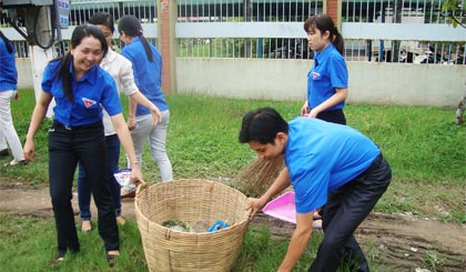 Một hoạt động của Đoàn trường Chính trị trong Chiến dịch Thanh niên tình nguyện hè.