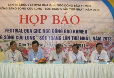 Ban Tổ chức Festival chủ trì họp báo.