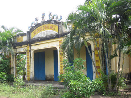 Võ Quốc công miếu ở Gò Tre (xã Long Thuận, TX. Gò Công).