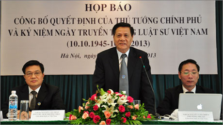 Tại buổi họp báo, lãnh đạo Liên đoàn Luật sư Việt Nam cũng trả lời nhiều câu hỏi của báo chí.