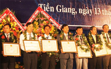 Họp mặt nhân ngày Doanh nhân Việt Nam hàng năm là dịp để các doanh nhân chia sẻ kinh nghiệm trong quá trình sản xuất - kinh doanh.