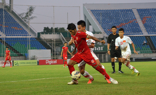 U23 Myanmar (đỏ) đã phải nhận thêm trận thua trước U23 Việt Nam