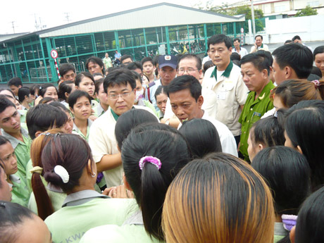 Công đoàn  các khu  công nghiệp tỉnh  cùng các  ngành  chức năng tỉnh phối hợp với lãnh đạo doanh nghiệp kịp thời  giải quyết  ổn thỏa một vụ  TCLĐ xảy ra ở Cụm công nghiệp Trung An  (TP. Mỹ Tho).  