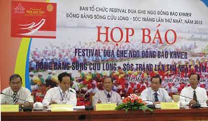 Họp báo giới thiệu Festival Đua ghe Ngo đồng bào Khmer ĐBSCL lần thứ nhất. Ảnh: Hạnh Nhân