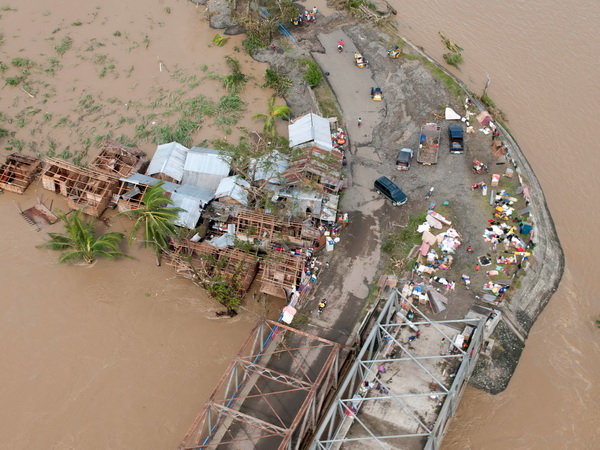 Cảnh ngập lụt ở miền Trung Philippines sau bão Haiyan. (Ảnh: AFP/TTXVN)