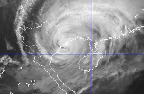 Tâm bão HaiYan đang trên đất liền khu vực tình Quảng Ninh.