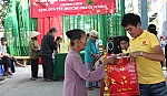 Vận động quà tết cho người nghèo năm 2014