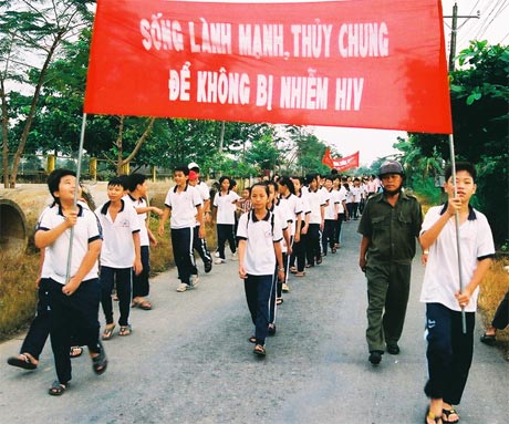 Tuyên truyền làm thay đổi nhận thức, hành vi về AIDS. Ảnh: Ngọc Trung