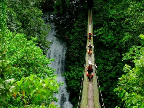  Đến Costa Rica, đắm mình trong biển xanh là trải nghiệm vô cùng thú vị.