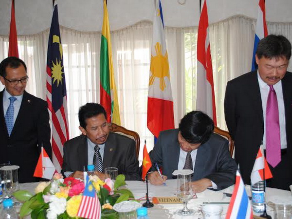 Đại sứ Lê Huy Hoàng nhận chức Chủ tịch Ủy ban ASEAN tại Pretoria. 