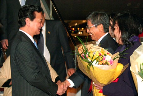 Thủ tướng Nguyễn Tấn Dũng và Thủ tướng Nhật Bản Shinzo Abe trong chuyến thăm Việt Nam của ông Abe tháng 1-2013.