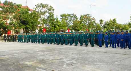 Lễ ra quân huấn luyện kiến thức quốc phòng năm 2013 tại TP. Mỹ Tho. Ảnh: Vân Anh