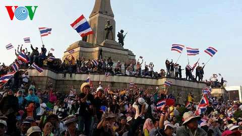 Người biểu tình ở Quảng trường chiến thắng - Bangkok, ngày 13/1 (Ảnh:CTV Kristia - Thái Lan)