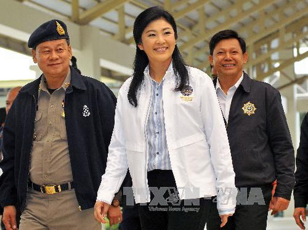 Thủ tướng Thái Lan Yingluck Shinawatra (giữa). 