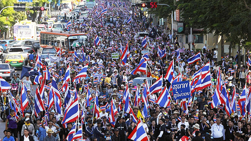 Người biểu tình trên đường phố thủ đô Bangkok (Ảnh: scmp)