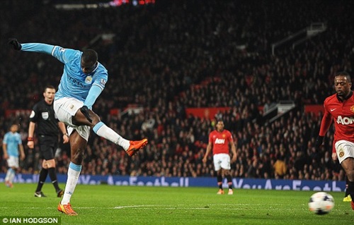 Yaya Toure ấn định tỉ số 3-0. Ảnh: AP