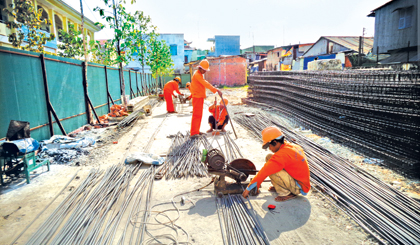 Nhiều hạng mục thuộc các gói thầu Dự án Nâng cấp đô thị Mỹ Tho được nhà thầu tập trung thi công tại những vị trí có mặt bằng sạch nhằm đảm bảo tiến độ dự án.