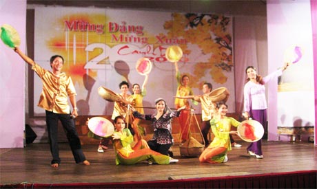 Tiết mục ca múa trong Chương trình “Mừng Đảng - Mừng Xuân năm 2012” (biên đạo Thu Thủy).