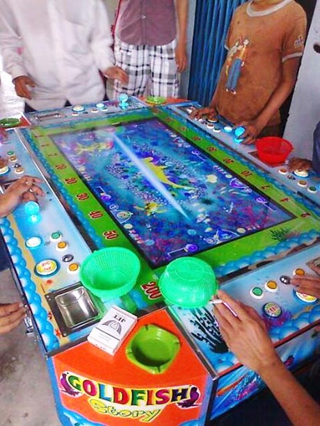 Người chơi đang tham gia game bắn cá.