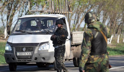 Lính Ukraine tại một chốt gác ở gần Slavyansk (Nguồn: AFP)