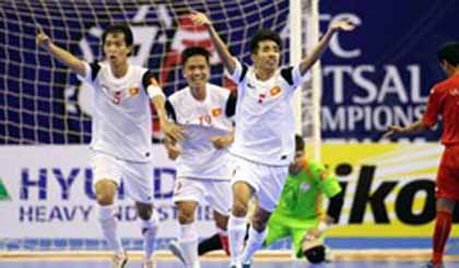  Đội Futsal Việt Nam ăn mừng chiến thắng. Ảnh minh họa: Tuổi Trẻ 