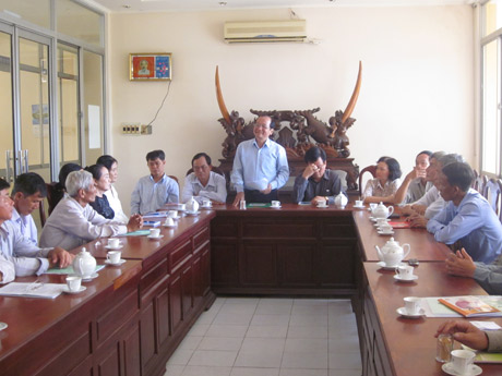 Ông Trần Thanh Đức, Phó chủ tịch UBND tỉnh phát biểu tại buổi họp.