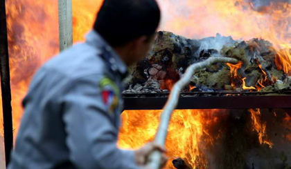 Tiêu hủy ma túy ở Myanmar. (Nguồn: AFP/TTXVN)