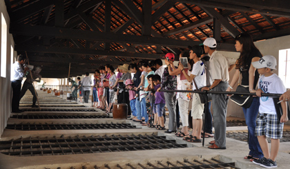 Con Dao prison has attracted many tourists (Photo: Huu Chi)