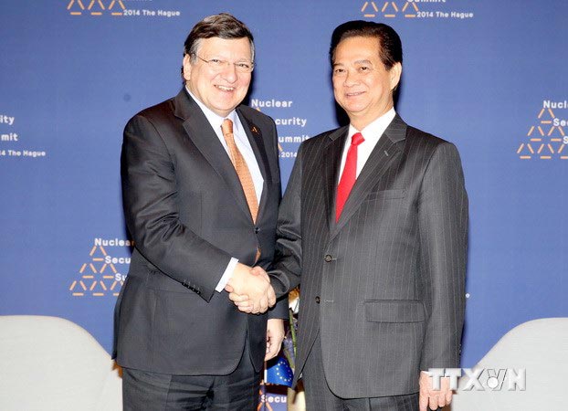 Thủ tướng Nguyễn Tấn Dũng gặp Chủ tịch EC Jose Manuel Barroso bên lề Hội nghị cấp cao An ninh Hạt nhân lần thứ ba tại La Haye (Hà Lan), tháng 3/2014.