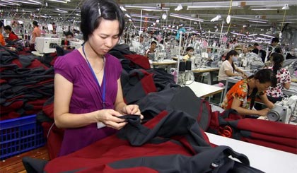 Kiểm tra áo jacket xuất khẩu. 