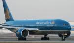 PM approves Vietnam Airlines equitization project