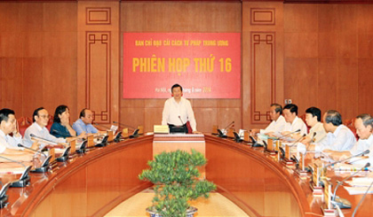 President Sang (centre) chairs the September 13 working session. (Credit: VNA)