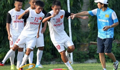 Vietnamese football team on a training session for ASIAD 17. Photo: VNA