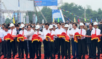 Ribbon cutting at the inauguration ceremony