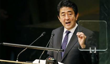 Thủ tướng Nhật Bản Shinzo Abe phát biểu trong phiên họp cấp cao Đại Hội đồng Liên hợp quốc lần thứ 69 tại thành phố New York. Ảnh: Kyodo/TTXVN