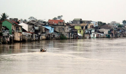 Flooding during November 2013 inundated houses in Huong Tra town of central Thua Thien-Hue province. (Image credit: VNA)