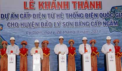  Thủ tướng Nguyễn Tấn Dũng dự và phát biểu tại Lễ khánh thành Dự án Cấp điện từ hệ thống điện quốc gia cho huyện đảo Lý Sơn bằng cáp ngầm (Ảnh: VGP/Nhật Bắc)