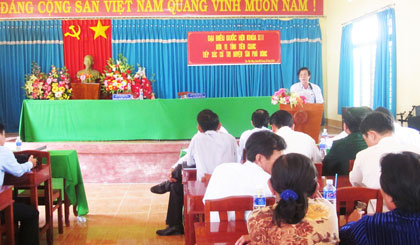 Ông Nguyễn Văn Danh, trưởng Đoàn ĐBQH hội đơn vị tỉnh Tiền Giang giải trình ý kiến của cử tri.jpg