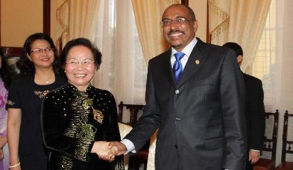 Vice President Nguyen Thi Doan receives UN Under-Secretary-General and UNAIDS Executive Director Michel Sidibé. (Image credit: VNA)